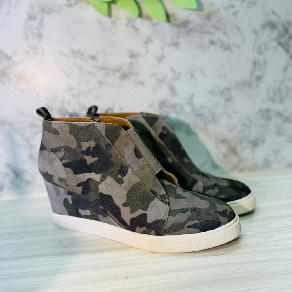 L. Paolo Hidden Wedge Camouflage Sneakers Size 7.5